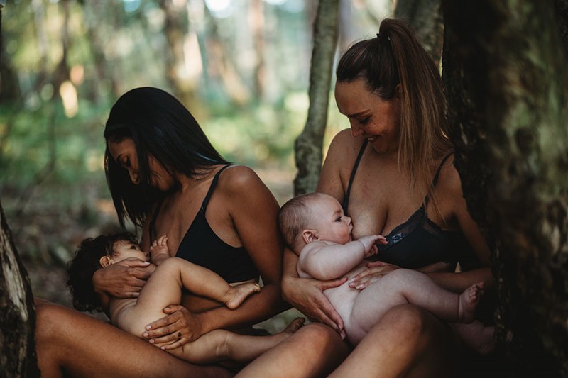 A Sisterhood and Breastfeeding Session | New Forest Photographer | Ann Owen Photography